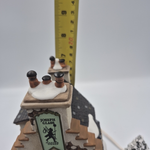 Department 56 Dickens Village Series. Hampshire Sweeps. - Picture 5 of 9